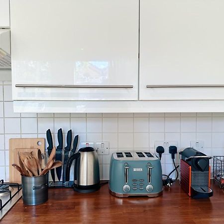 Portobello Dock Canalside Apartment ロンドン エクステリア 写真