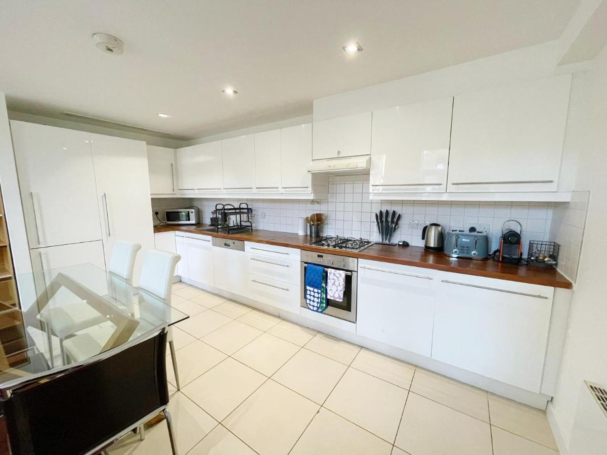 Portobello Dock Canalside Apartment ロンドン エクステリア 写真