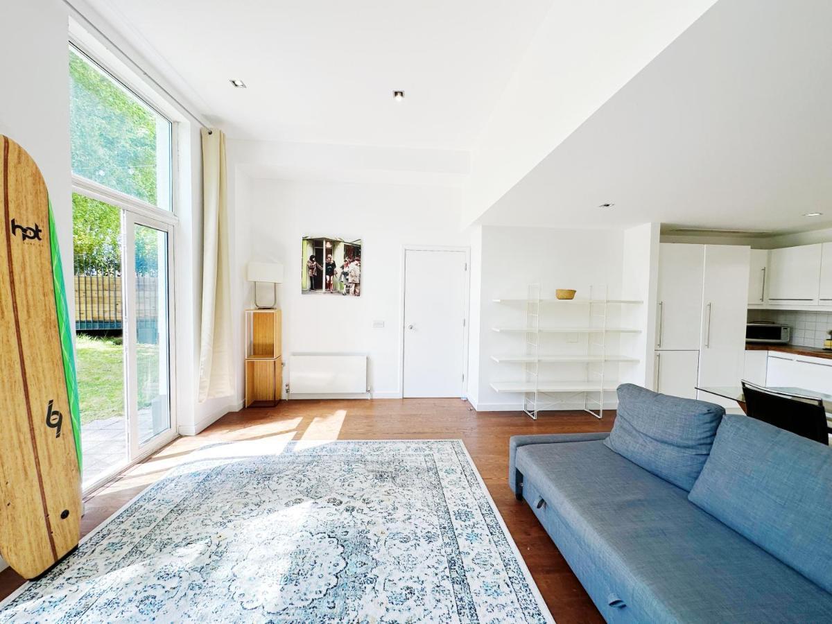Portobello Dock Canalside Apartment ロンドン エクステリア 写真